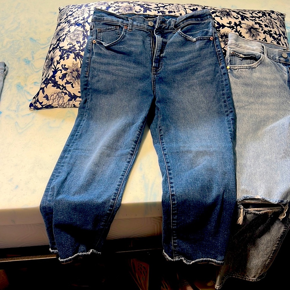 Medium wash, express ankle jeans
